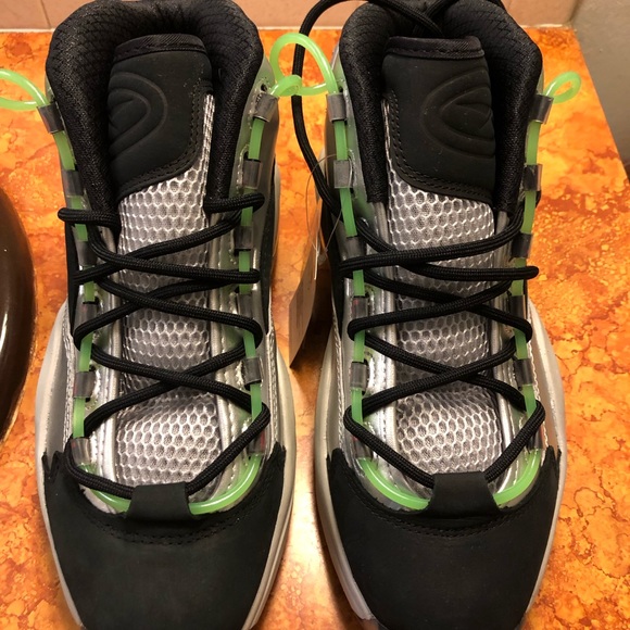 Reebok Question Mid Iverson x Illumination Minions - Picture 2 of 13